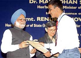 The Prime Minister, Dr Manmohan Singh, presents the National Child Award for Exceptional Achievement, 2005, to Ish Dhand from Chandigarh
