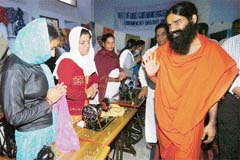 Swami Ramdev talks to women inmates at Central jail, Amritsar