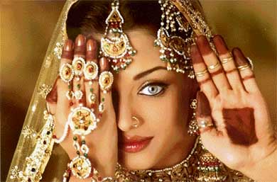 Aishwarya Rai in a still from Umrao Jaan