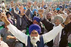 Farmers protest against the state government's improper acquisition of their agricultural land at a “land bachao" rally in Mohali