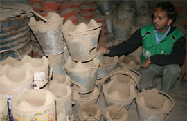 Poor man’s heater, angithi, is up for sale on pavements of Amritsar as temperature dip.