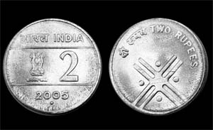 Photographs of the obverse and reverse of the new Indian 2-rupee coin