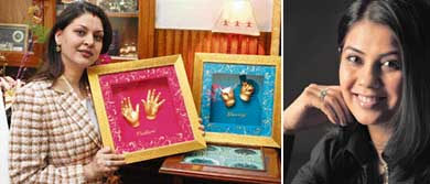 Gunjan Adya holds the gold impression of a baby’s hands done by artist Bhavna Jasra (right) from Mumbai whose work is catching the fancy of the high and mighty in the city