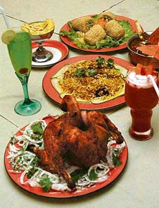 A spread that that would delight any foodie... A juicy tandoori chicken, biryani and a fruit cocktail to go. Tempted kya?