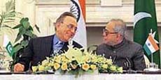 Pakistani foreign minister Khurshid Mehmood Kasuri talks with external affairs minister Pranab Mukherjee during a joint press conference at Hyderabad House in New Delhi