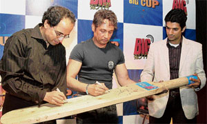 The seriously funny Shekhar Suman and Harsha Bhogle have now turned RJs. While Suman will host Big Googly, a humorous take on this season’s cricketing extravaganza, Harsha’s Big Cricket Expert will be a pre-match analysis and a lowdown of late night matches. Tune in to Big FM.