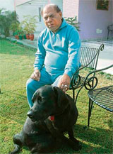 Chaudhury Jagjit Singh with his pet Romeo at his house in Dhaliwal in Jalandhar