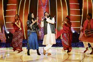 Ismail Darbar does a Krishna as wife Ayesha watches