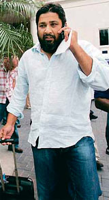 Inzamam-ul-Haq makes a call while leaving the Ritz Carlton Hotel in Montego Bay, Jamaica.