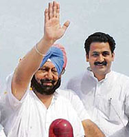 Former Chief Minister Amarinder Singh waves to party workers on his arrival at Shambhu barrier on Wednesday.