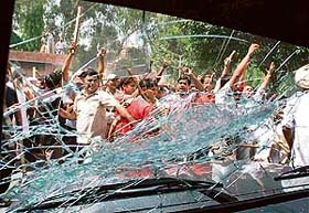 Dera Sacha Sauda followers set upon this police vehicle and smashed its windscreen in Bathinda