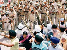Police personnel and members of Sikh community clash with each other at Badshahi Bagh Gurdwara in Ambala