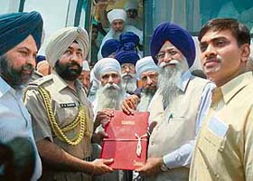 The SGPC chief Avtar Singh Makkar presents a memorandum to ADC to Punjab Governor at Jyotisawrup gurdwara at Fatehgarh Sahib