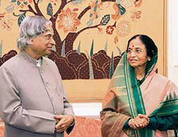 APJ Abdul Kalam with President-elect Pratibha Patil during a dinner hosted by the Prime Minister in New Delhi on Monday.