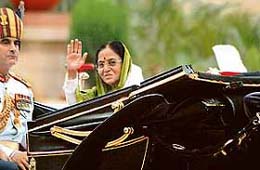President Pratibha Patil waves out to mediapersons in the forecourt of Rashtrapati Bhavan after she was sworn in as the 12th President of the country in New Delhi