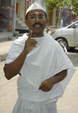 Sham Lal Gandhiwadi has chosen to tread on the Mahatma’s path.