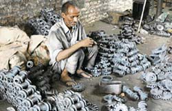 A labourer at work in a ‘toka’ foundry at Samalkha in Panipat