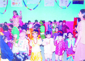 Parents are grooming their tiny tots through pre-school activities in some of the city’s best play schools.