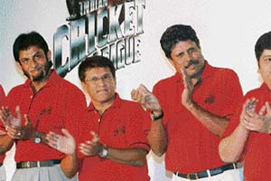 Kapil with ICL board members Sandeep Patil (left) and Kiran More