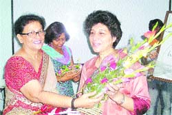 Subject expert Ila Vij being welcomed by the principal of Shri Ram Ashram Public School.