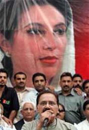 Vice-chairman of the Pakistan Peoples Party (PPP) Makhdoom Amin Fahim (centre) announces the date of return to Pakistan of party chairperson and former Pakistani premier Benazir Bhutto during a press conference in Islamabad