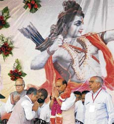 Madhya Pradesh BJP president Narendra Singh Tomar welcomes BJP president Rajnath Singh (centre), leader of the Opposition in the Lok Sabha L.K. Advani (left) and senior leader Jaswant Singh during a public meeting, to save Ram Setu in Bhopal