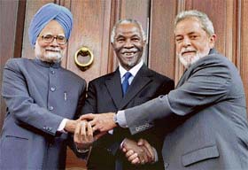 Prime Minister Manmohan Singh, Brazilian President Lula da Silva (right) and South African President Thabo Mbeki at the second IBSA summit at Pretoria in South Africa