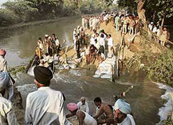 Rescue work to plug Sirhind canal breach on Thursday.