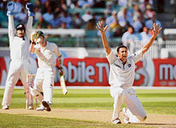 Anil Kumble celebrates after dismissing Brett Lee on the first day of the first Test