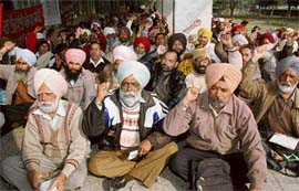 Members of the Class IV Government Employees Union, Punjab, raise slogans in front of the office of the director, health services, in Chandigarh on Thursday