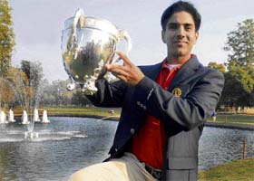 Rahul Bakshi with the Indian Open Amateur Golf Trophy at the Chandigarh Golf Club