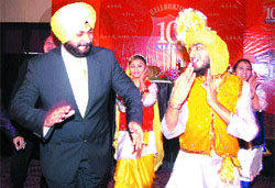 Cricketer-turned-commentator and BJP MP Navjot Singh Sidhu shows his different side at a function in