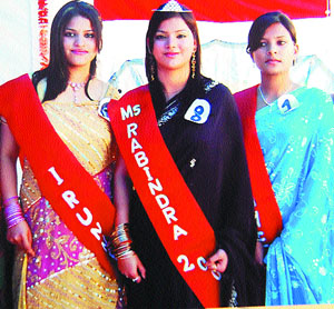 The Class X and XII students of Rabindra Day Boarding Senior Secondary School, Model Town, get a warm send-off from their juniors.