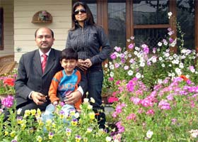 Rajesh Khanna proudly shows his bundle of joy