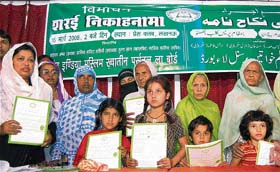 All-India Muslim Women Personal Law Board chairperson Shaista Amber (extreme left), along with little girls, releases the new Shariat Nikahnama at a press conference in Lucknow