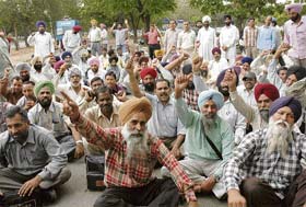 Members of the Corporative Sugar Mill Federation, Punjab, hold a rally in Chandigarh