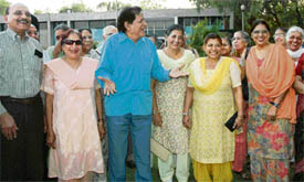 Fortis patients caught in a happy mood with Punjabi comedian Mehar Mittal.