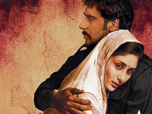Kareena and Ajay Devgan in Omkara