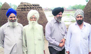 Kapuri morcha survivor Joginder Singh (second from left) with other villagers at Kapuri.