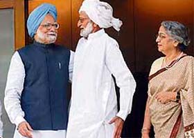 Prime Minister Manmohan Singh with his childhood friend from Pakistan, Raja Mohammed Ali, who called on him at his residence in New Delhi