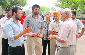 Prof Naval Kishore (extreme right) tries to pacify PUSU activists outside the VC’s office in PU