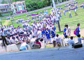 Students take part in an anti-drug rally at Kala Kendra in Kullu
