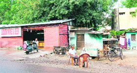 Despite the UT administration’s instructions that no liquor outlets should be allowed in the vicinity of educational institutes, two liquor vends do business near the Punjab Engineering College Hostel in Sector 12, Chandigarh.