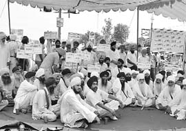 Sikh organisations protest at Sirhind