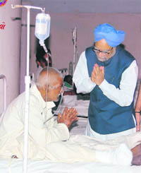 Prime Minister Manmohan Singh talks with a bomb blast victim in a hospital in Ahmedabad on Monday.