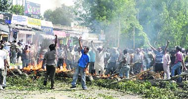 Agitators set trees on fire in front of the PDP office in Jammu to protest against the arrival of PDP president Mehbooba Mufti