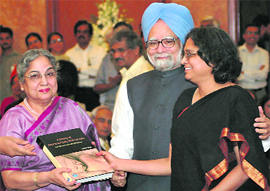 Prime Minister Manmohan Singh and his wife Gursharan Kaur with daughter Upinder Singh on the occasion of the launch of her book 