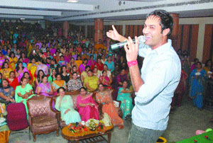 Kulwinder Wadali performs at Lyallpur Khalsa College for Women in Jalandhar on Thursday.