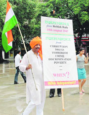 Rajesh Sharma, a social activist, seeks independence from corruption, drugs, terrorism, crime, discrimination and poverty in Sector-17, Chandigarh.