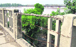The broken railing of the Sutlej bridge awaits a tragedy to happen in Ludhiana